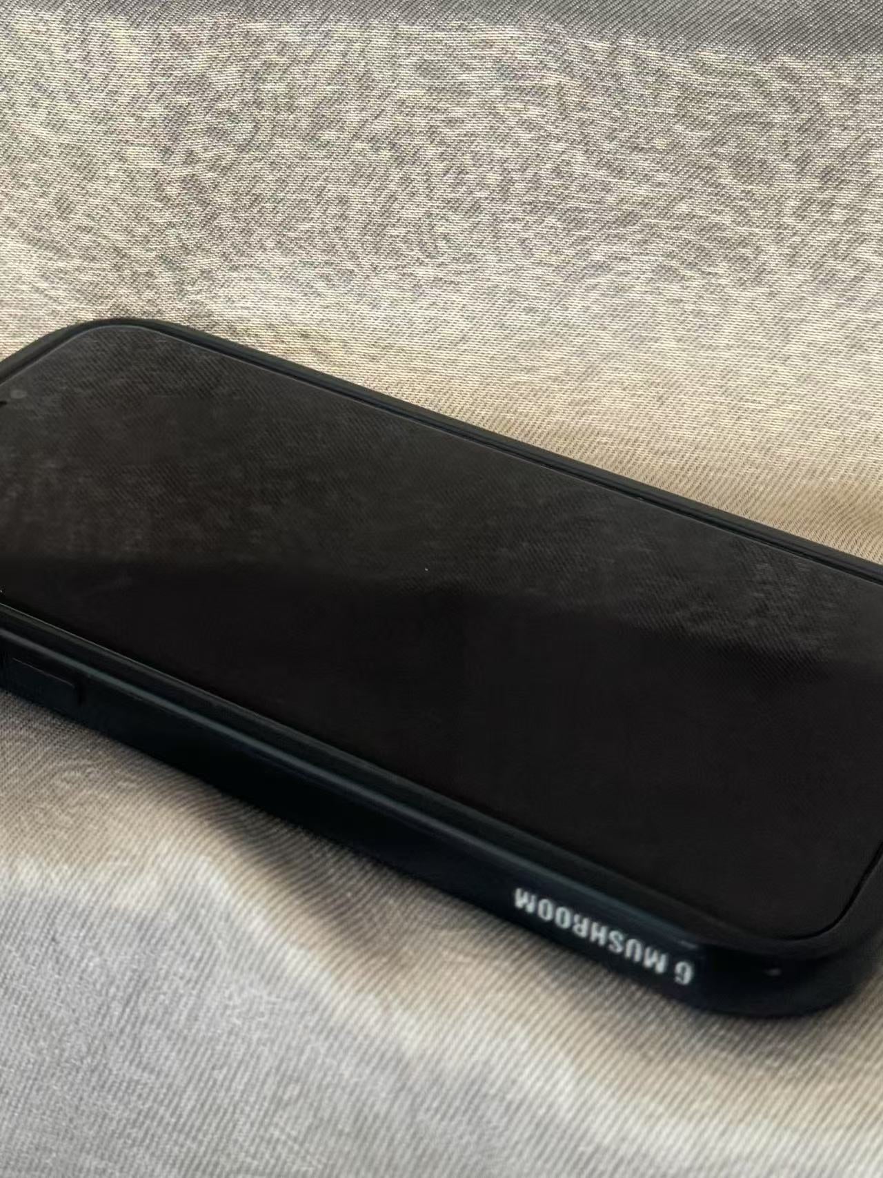 【6 Mushroom】Phone case suitable for iPhone 15, 14, 13 | Compatible with MagSafe