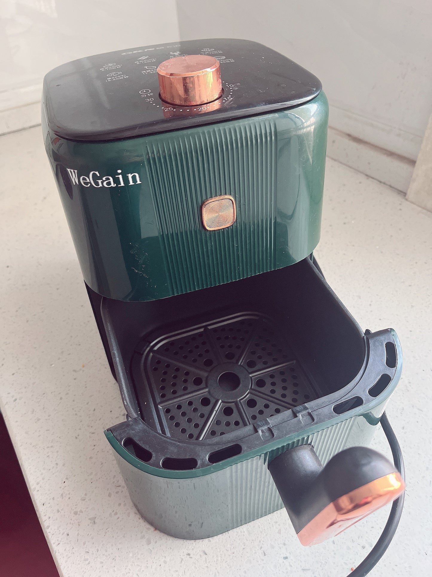 Air Fryer with Rapid Air Circulation Technology, 5.8QT Capacity, Adjustable Temperature Control, Nonstick Basket, and Digital Touchscreen – Healthy Cooking, Oil-Free Frying, and Versatile Meal Prep