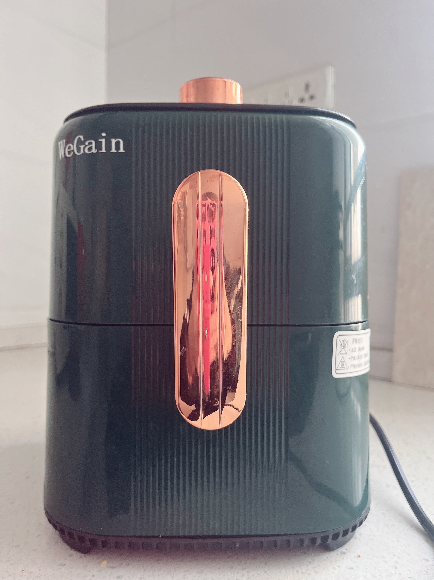 Air Fryer with Rapid Air Circulation Technology, 5.8QT Capacity, Adjustable Temperature Control, Nonstick Basket, and Digital Touchscreen – Healthy Cooking, Oil-Free Frying, and Versatile Meal Prep