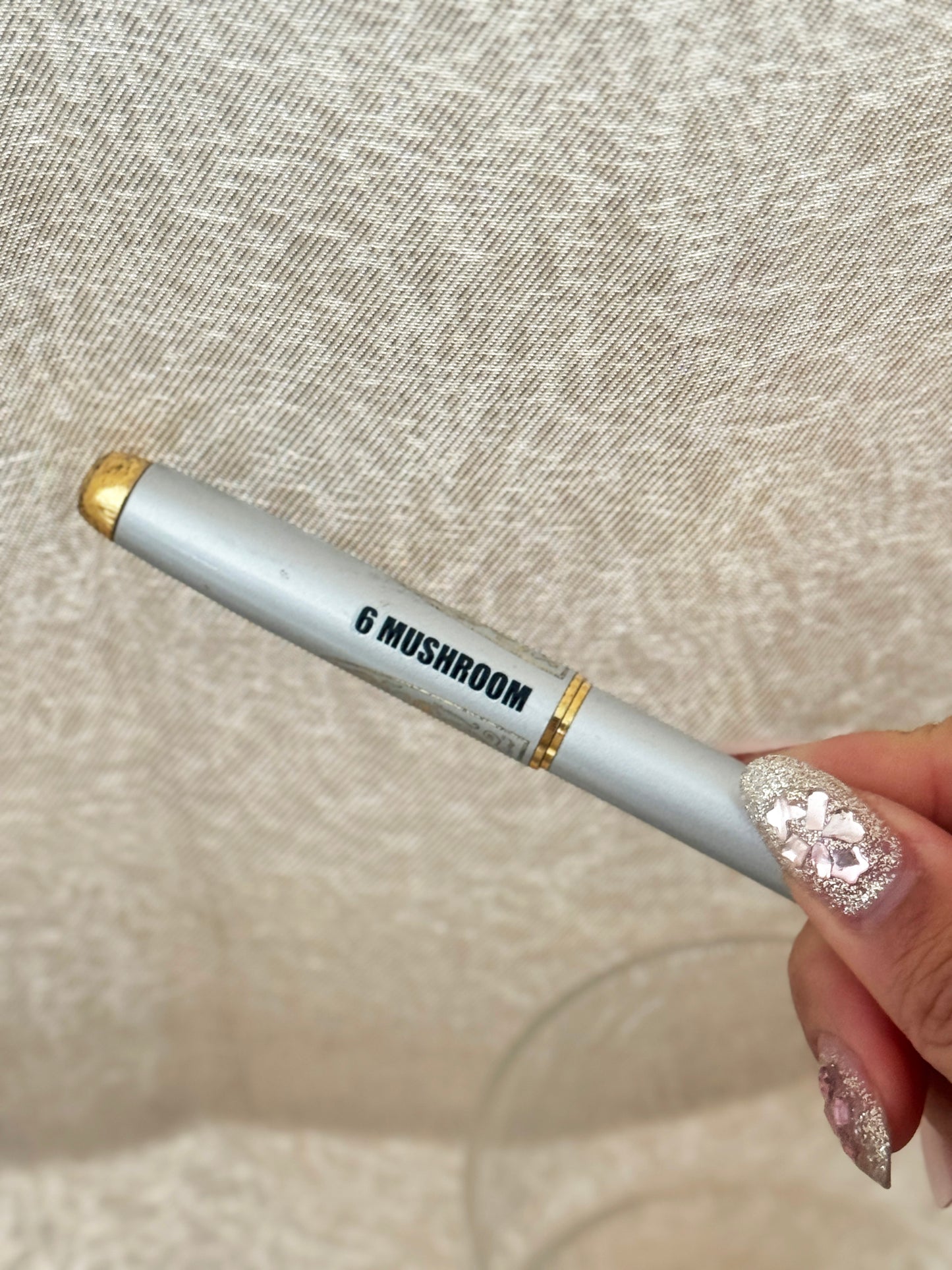 【6 Mushroom 】Writing pen, colored pen, medium tip pen (0.7mm), black pen holder