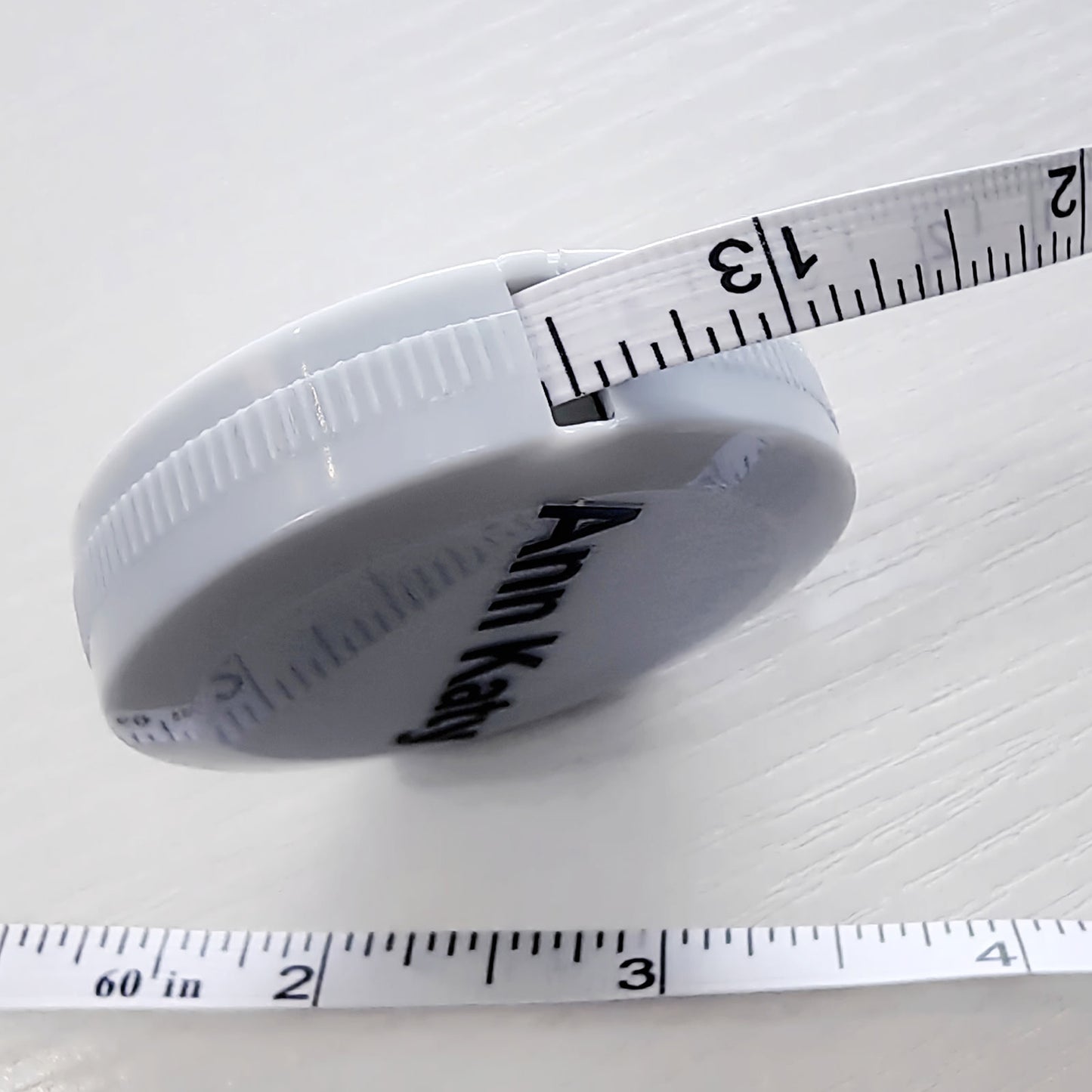 Ann Katy Tape measure, dual scales in inches and centimeters, retractable design for easy storage