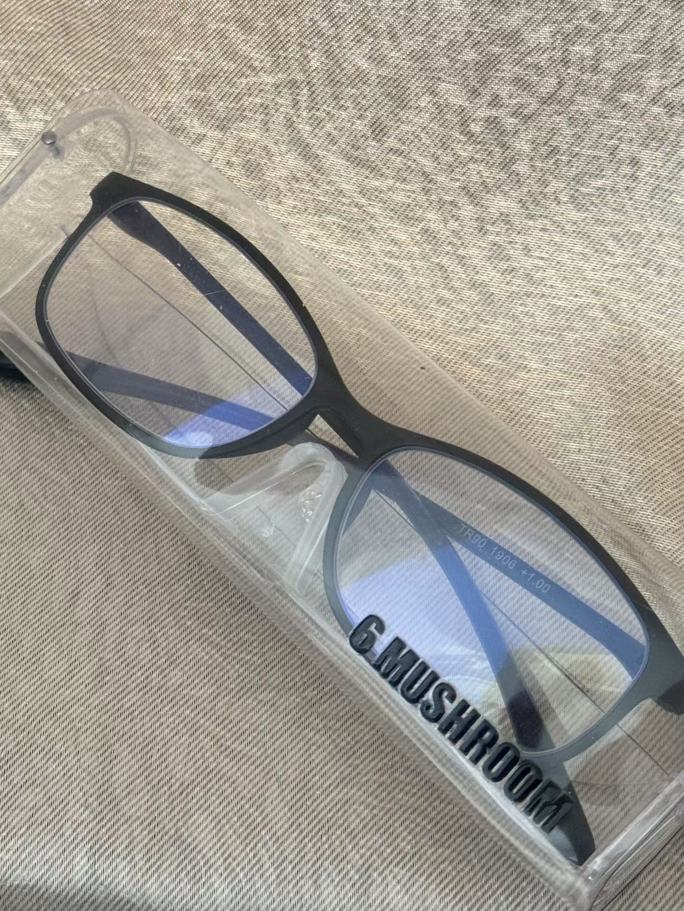 【6 Mushroom】Anti blue light glasses, suitable for both men and women, computer reading/gaming/TV/phone glasses, anti eye fatigue and anti UV glare