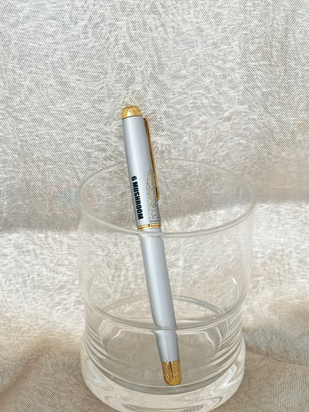 【6 Mushroom 】Writing pen, colored pen, medium tip pen (0.7mm), black pen holder