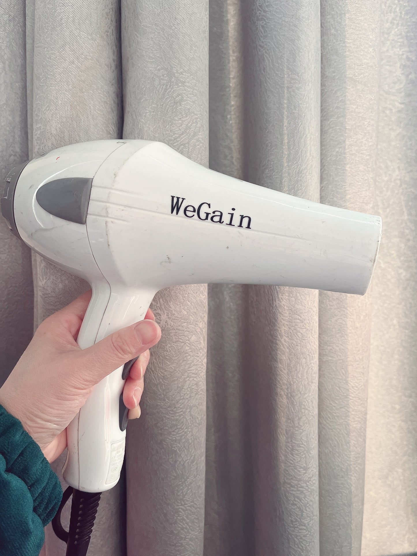 Professional Hair Dryer with Ionic Technology, 1800W High-Speed Motor, 3 Heat & 2 Speed Settings, Lightweight Design, and Quiet Operation – Salon-Quality Results at Home