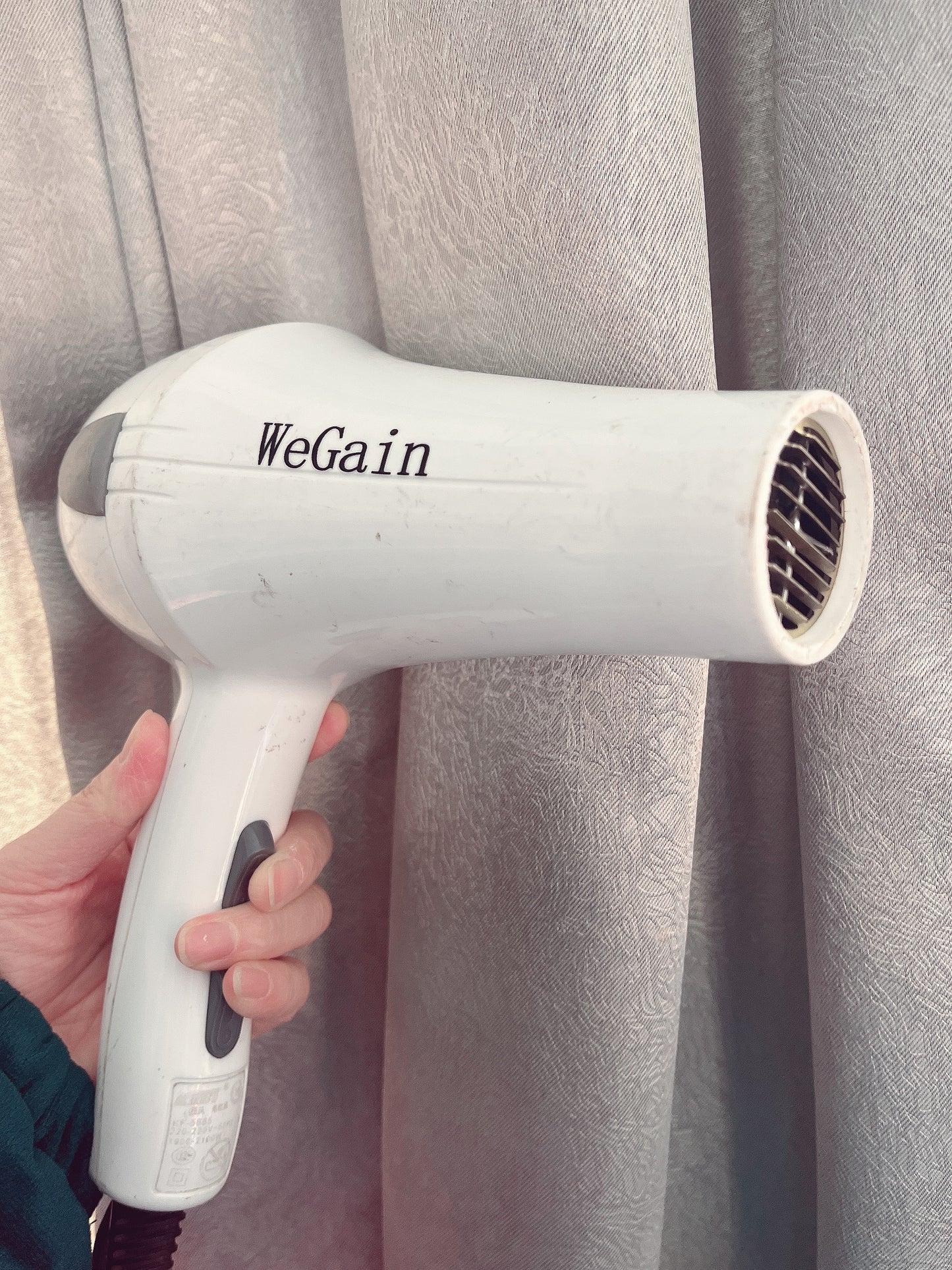 Professional Hair Dryer with Ionic Technology, 1800W High-Speed Motor, 3 Heat & 2 Speed Settings, Lightweight Design, and Quiet Operation – Salon-Quality Results at Home